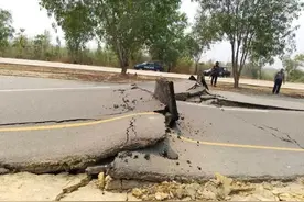 缅甸7.9级地震，当地华人：仰光路面隆起断裂，出生以来没经历过这么严重的地震图片