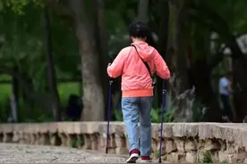 65岁后从走路就能看出是否长寿？研究发现：走路快一点或延寿15年！图片