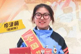 “95后”女外卖员获评全国劳模：没想到送外卖也能走进人民大会堂图片