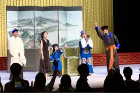 王珮瑜携6岁小演员同登台，演出《朱砂痣》赢得满堂彩图片