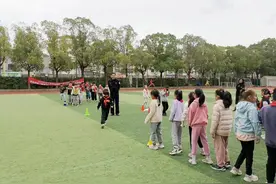 “小交警”来“找茬”，长宁交通安全宣传进校园～图片