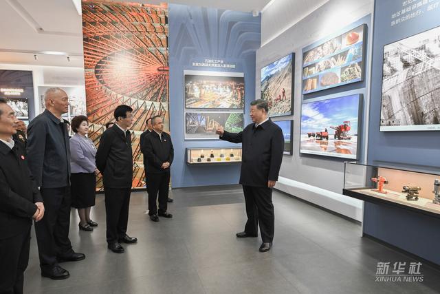 新华图讯｜习近平参观新疆维吾尔自治区成立70周年主题成就展