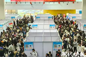 321家企业提供8000+优质岗位！无锡春季高校毕业生双选会举行图片
