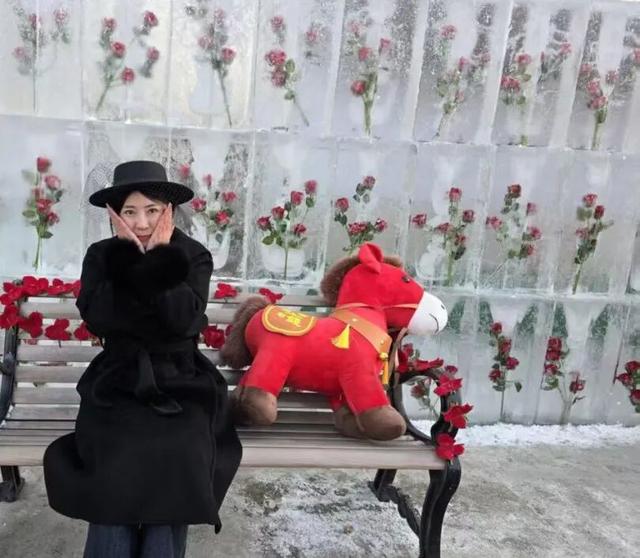 在东北，万物皆可冻！沈阳冰封“果冻”墙来了