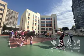 校园掀起“轮滑热” 襄阳少年 “滑”出精彩图片