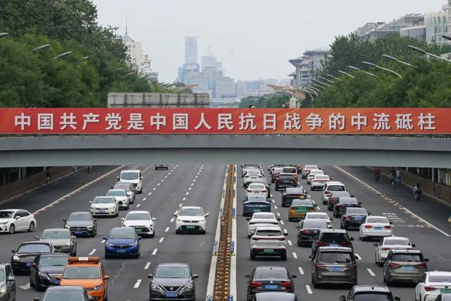 北京将升挂国旗红旗23万面！长安街景观，又上新了→