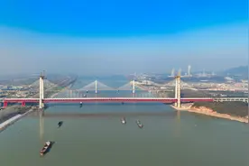 G3铜陵长江公铁大桥全线贯通，系世界首座双层斜拉-悬索协作体系大桥图片