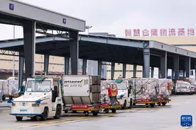 机坪无人车在杭州机场试运行图片