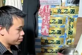 郴州送水工想办自己的画展：每天晚上画5小时，8岁儿子把他送水的场景画成画图片