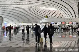 北京大兴机场2024年冬春航季期间日均定期航班计划量978架次图片