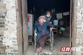 湖南好人｜李建华：爱心守护30余年，为患病老人撑起一片天图片