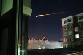 多人午夜目击不明飞行物？当地回应图片