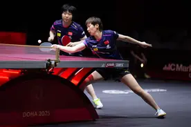 多哈世乒赛｜王曼昱/蒯曼3:0横扫跨国组合，夺得女双冠军图片
