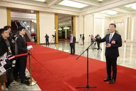 让这位老师自豪的是：学生们每天睡眠10小时图片