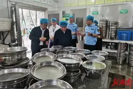向邦伟带队到吉大师院附小教育集团督导食品安全“两个责任”工作落实情况图片