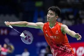 李诗沣两局击败奥运冠军阿萨尔森，保留晋级总决赛希望图片