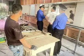 让“烟火气”亲民不扰民！“小宜城管”持续抓好餐饮油烟治理图片
