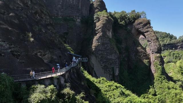 龙虎天下绝，飞檐走“鼻”！2025龙虎山岩壁速降赛圆满收官！