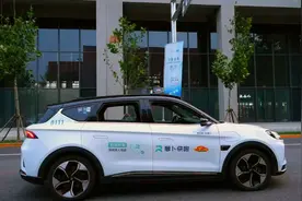 六问“萝卜快跑”：个人买车能否加盟？频繁投诉是“被黑”？图片