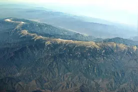 非法穿越被罚8万元 有偿救援能否堵住任性行为？视频封面