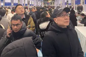 直击节后招聘会：机器人工程师年薪20万元 这个岗位年龄宽至65岁以下图片