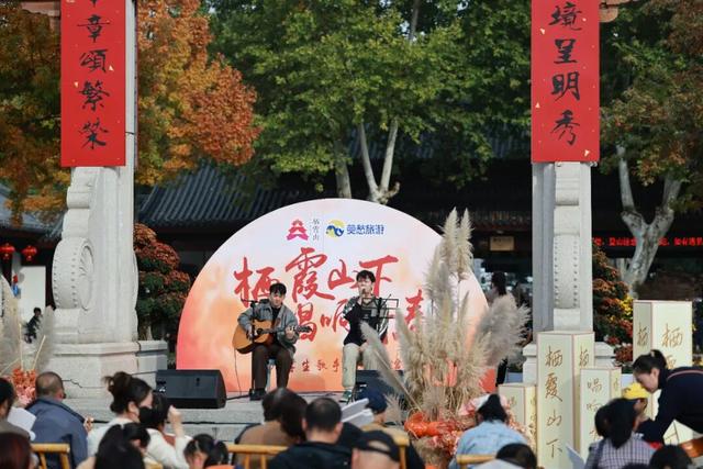 “今天我去栖霞山了！”