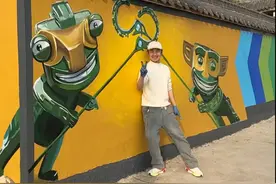 山东一小伙免费给村里创作上百幅动漫墙绘，“哪吒墙”引来游客打卡潮图片