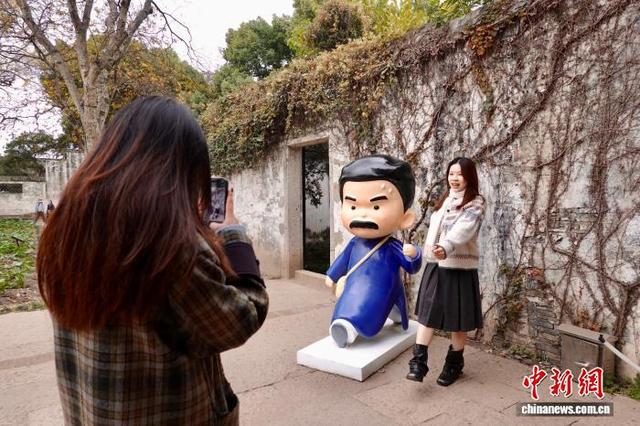 浙江绍兴：鲁迅IP花式圈粉游客