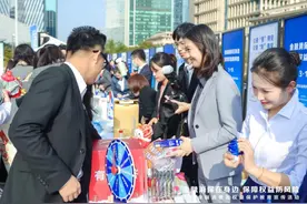 金融消保在身边 保障权益防风险——上海银行业保险业纠纷调解中心举办2024年“3·15”金融消费者权益保护教育宣传活动图片