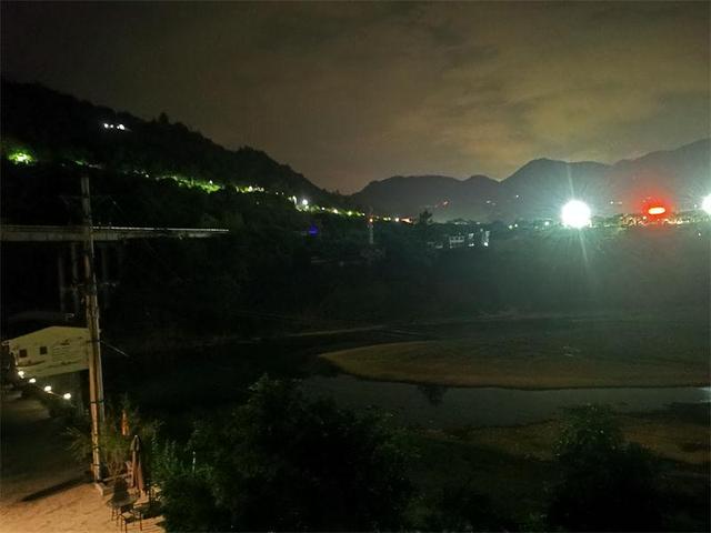 游游《郁江夜话》