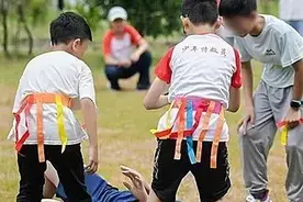 参加“荒野生存”受伤，上海13岁少年被要求带伤徒步后又骨折！多方回应图片