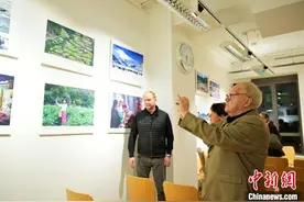 “和美西藏”摄影展走进奥地利 维也纳观众：希望到西藏走一走看一看图片