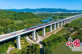 时评：乘着高铁去赏花 美好春天捧起文旅潮图片