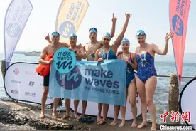 香港举行“浪游香港”接力环岛游图片