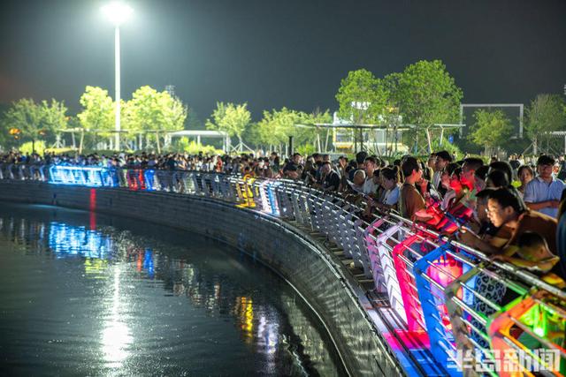 青岛西海岸“水光盛宴”开启夜游新模式