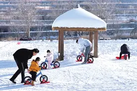 栖云雪雕雪乡大世界开园图片