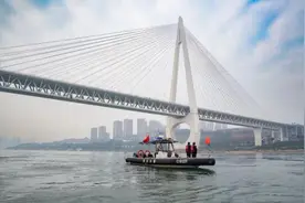 白居寺长江大桥“星际穿越”火出圈 重庆水警多举措保打卡游客安全图片