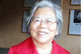 65年彭钢婚宴上，彭德怀拍着女婿的肩膀：士杰，我今天是嫁女儿啊图片