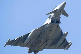 歼-10CE对阵“台风”！全球4款鸭翼三代机中，谁才是最终王者？图片