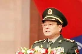 他是驻港部队第一任司令员，59岁晋升上将衔，62岁担任副总参谋长图片