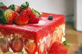 草莓蛋糕这样做，简简单单，美味无敌，第一口你给谁吃？图片