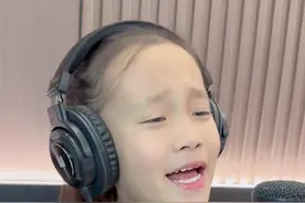 《童年老家》童声版，院子的狗尾草，快高过了门梢，妈妈的味道依然随风飘，听完这首歌有没有让你想起你的老家 #感动瞬间#一首歌带你回到童年 #天籁童声 #面妹孔佳奇