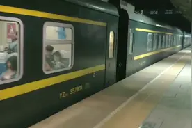 英雄列车后裔，广州东开往沈阳北的Z11次列车抵达锦州南站视频封面