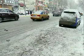 哈尔滨重度雾霾天气后，下了一天白白的雪怎么变成黑的？太难看了视频封面