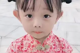 小姑娘想吃冰淇淋，妈妈不给买，那马屁拍的一般人受不了啊！视频封面