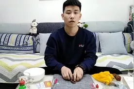 古玩小侠来教你，小金刚上面的黑色死皮怎么去清理视频封面