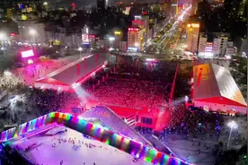 今晚万人相聚在廉江樱花公园，纪念廉江撤县设市三十周年。视频封面