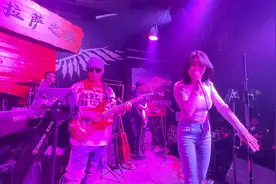 “再见凯鲁亚克”的意思就是说对过去说再见，开始重新的生活。