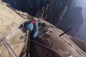 大雪后攀登华山第一险长空栈道！踩空后吓到腿软！挑战视频封面