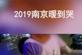 妈妈生病，10岁女童深夜骑车带妹妹去医院:想给她带点吃的补补身体🥺@抖音短视频 #温暖宁视频封面